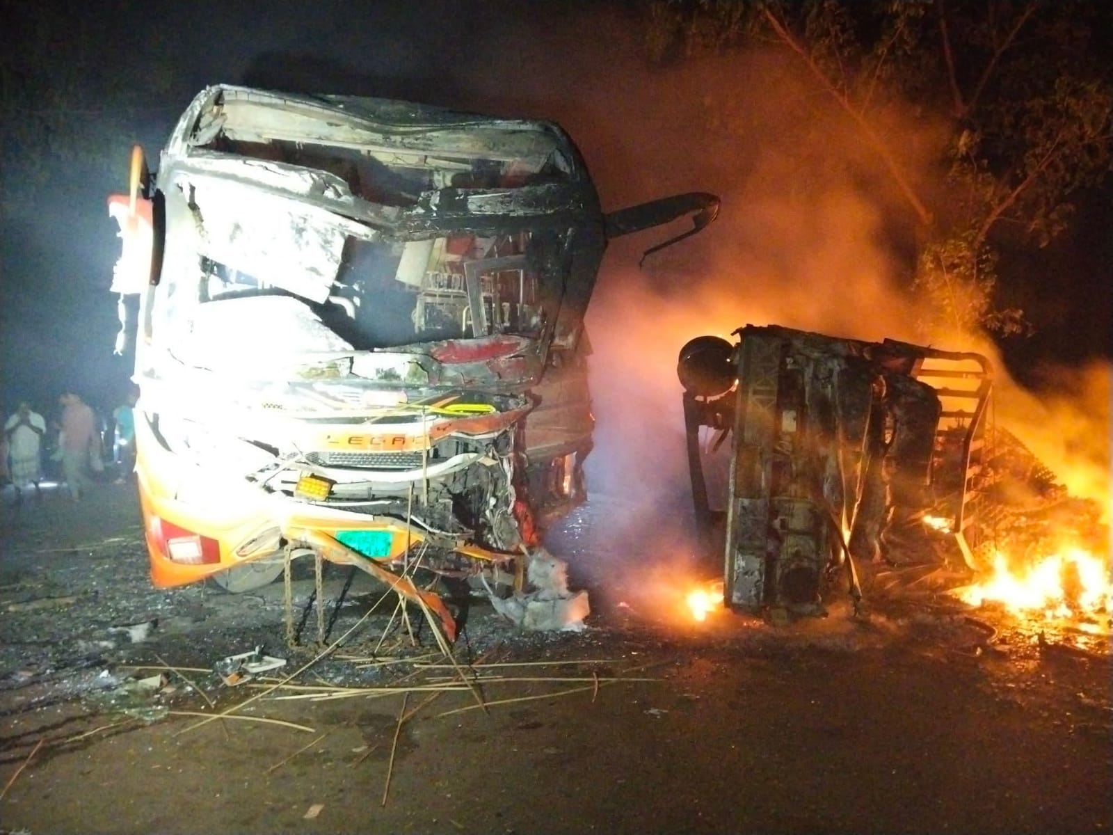 ফরিদপুরের ভাঙ্গায় বাসের ধাক্কায় নিহত ৫